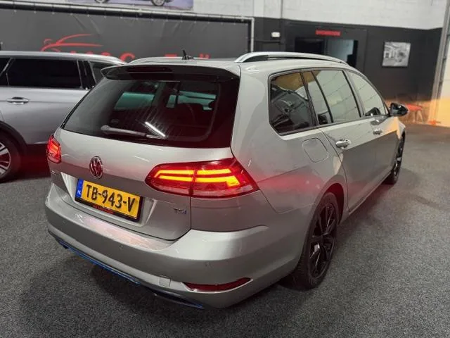 Volkswagen Golf (2018) — foto 1