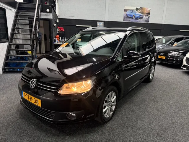Volkswagen Touran (2014) — foto 1