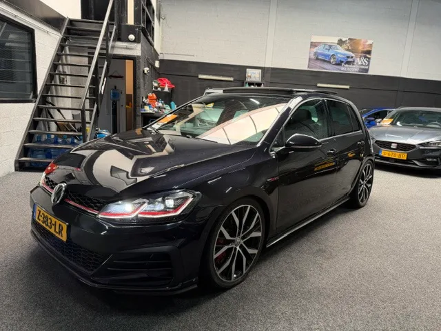 Volkswagen Golf (2018) — foto 1
