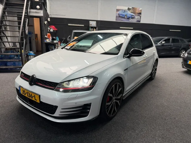 Volkswagen Golf (2014) — foto 1