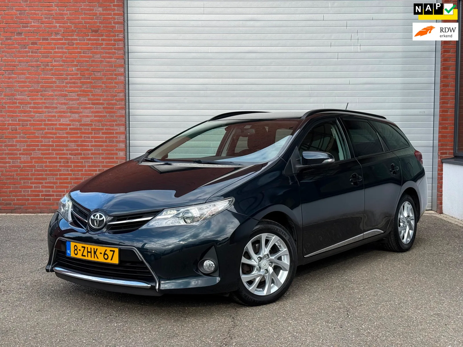 Toyota Auris (2015) — foto 1