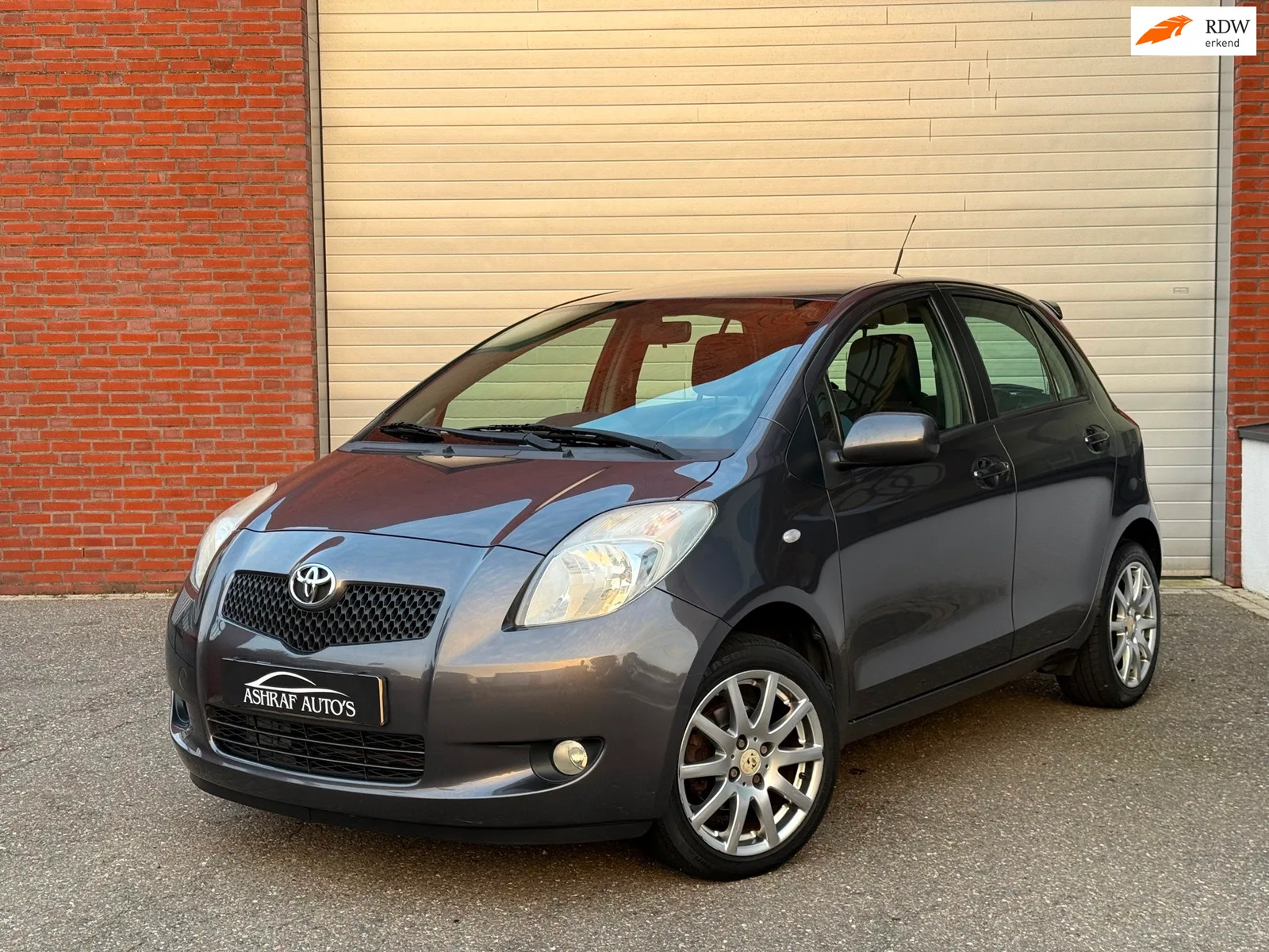 Toyota Yaris (2008) — foto 1
