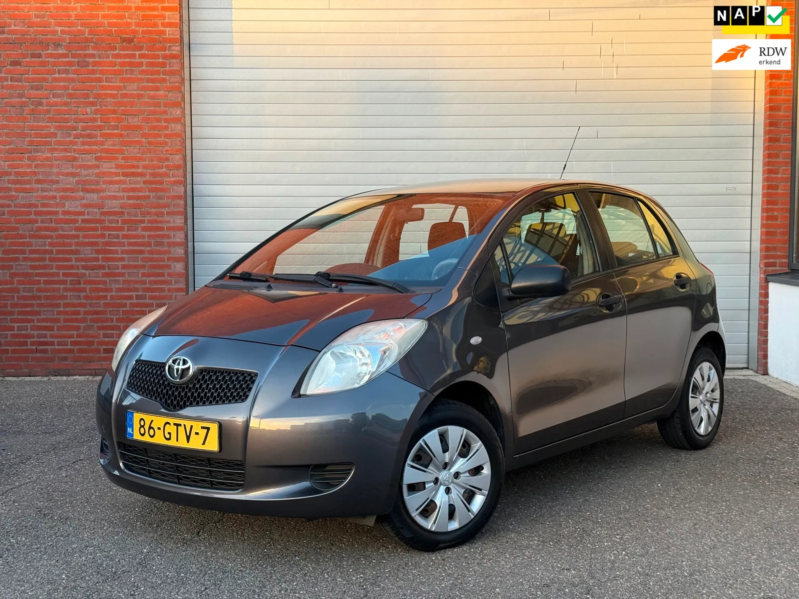 Toyota Yaris (2008) — foto 1