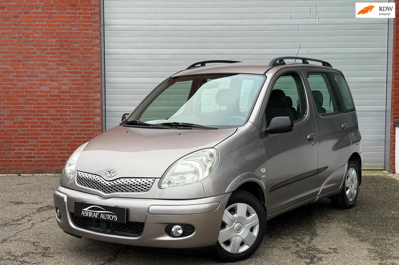 Toyota Yaris Verso (2004)