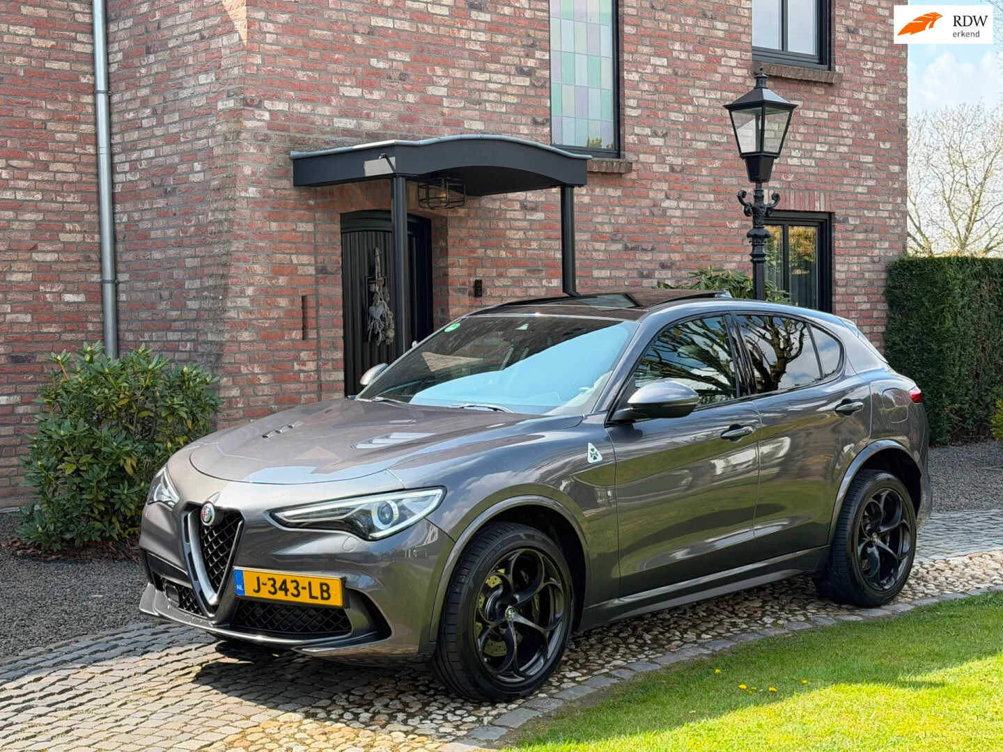 Alfa Romeo Stelvio (2018) — foto 1