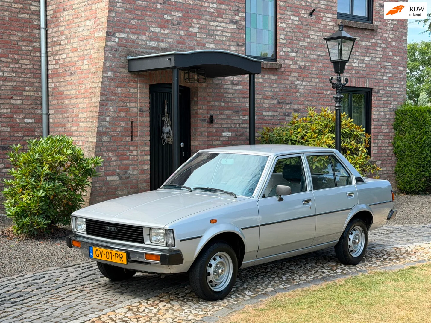 Toyota Corolla (1981) — foto 1