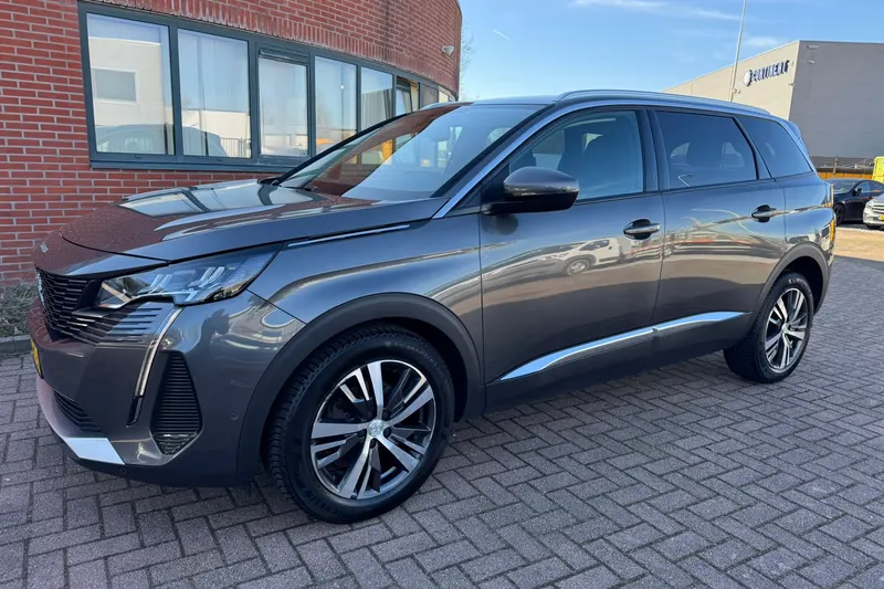 Peugeot 5008 (2021)