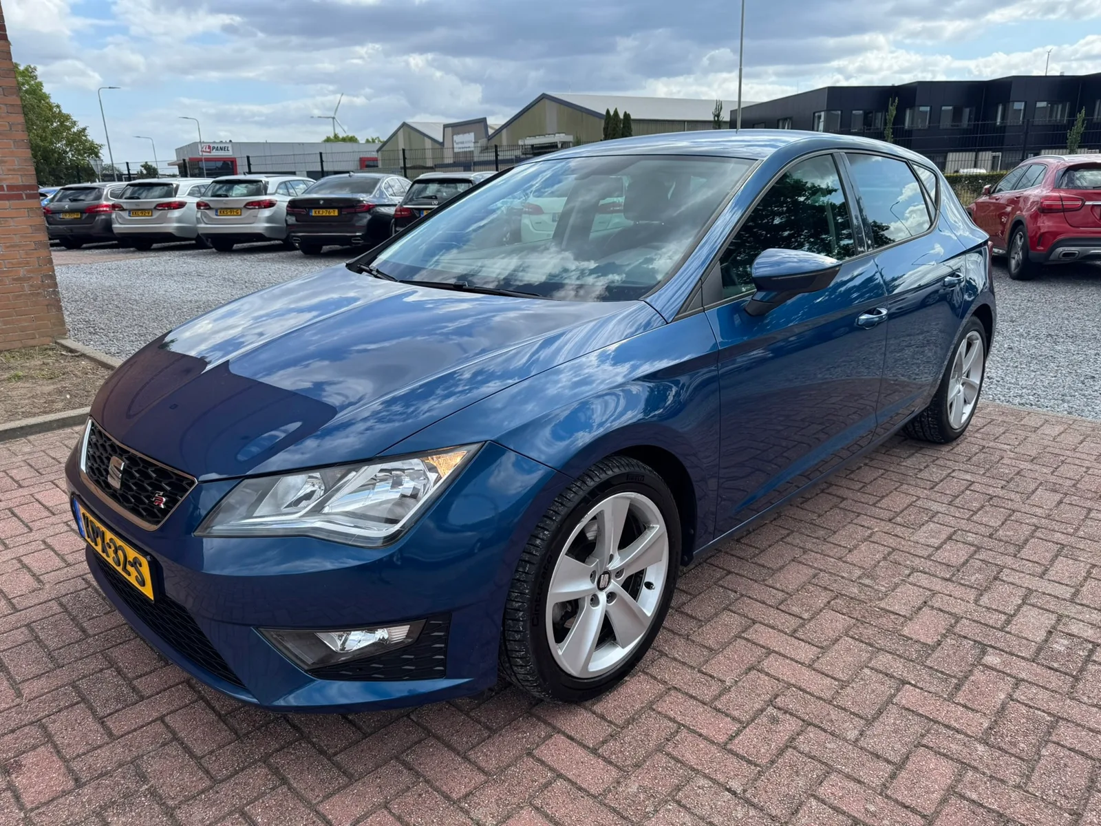 SEAT Leon (2015) — foto 1