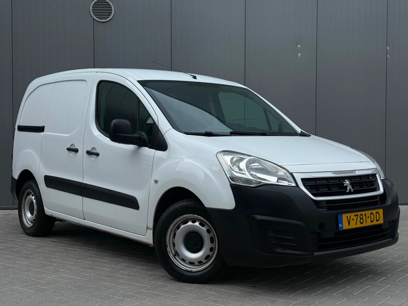 Peugeot Partner (2017) — foto 1