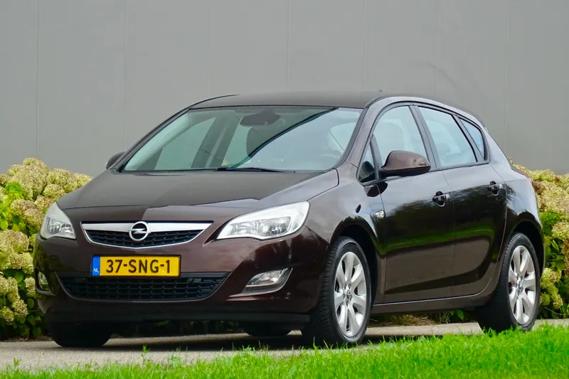 Opel Astra (2011)