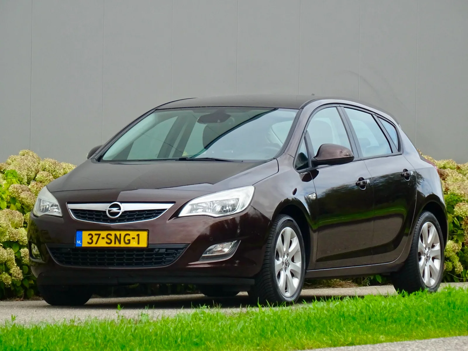 Opel Astra (2011) — foto 1