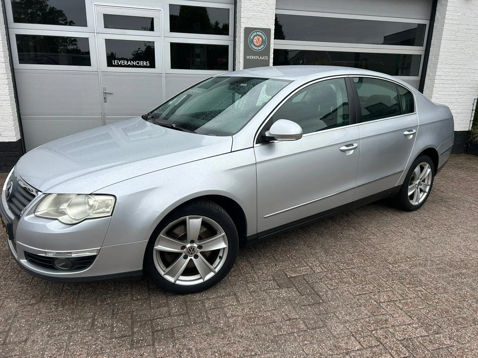 Volkswagen Passat (2010) — foto 1