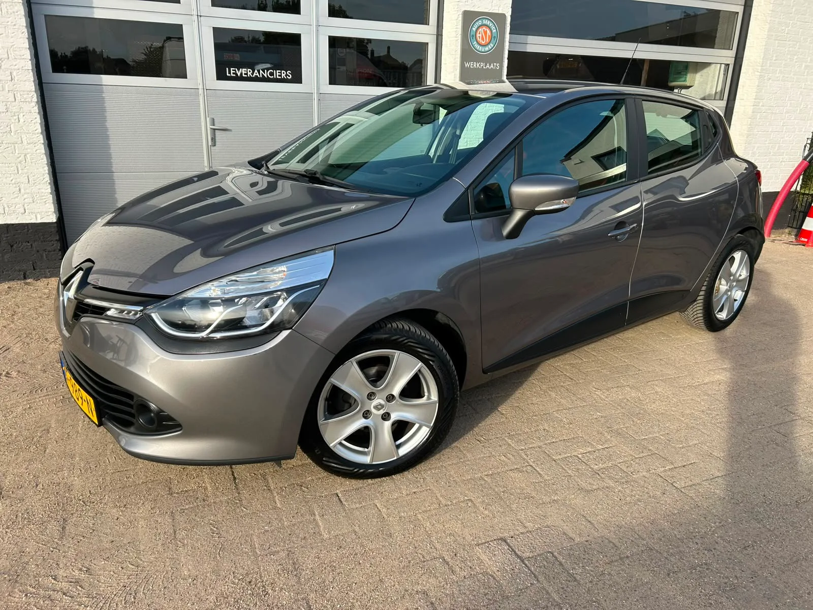 Renault Clio (2016) — foto 1