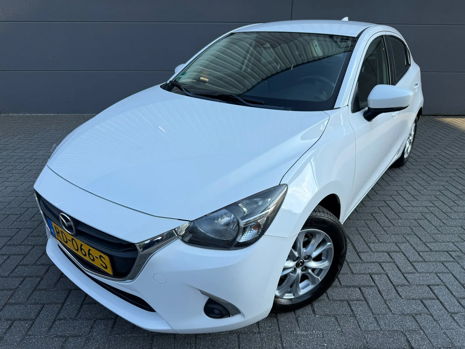 Mazda 2 (2017) — foto 1