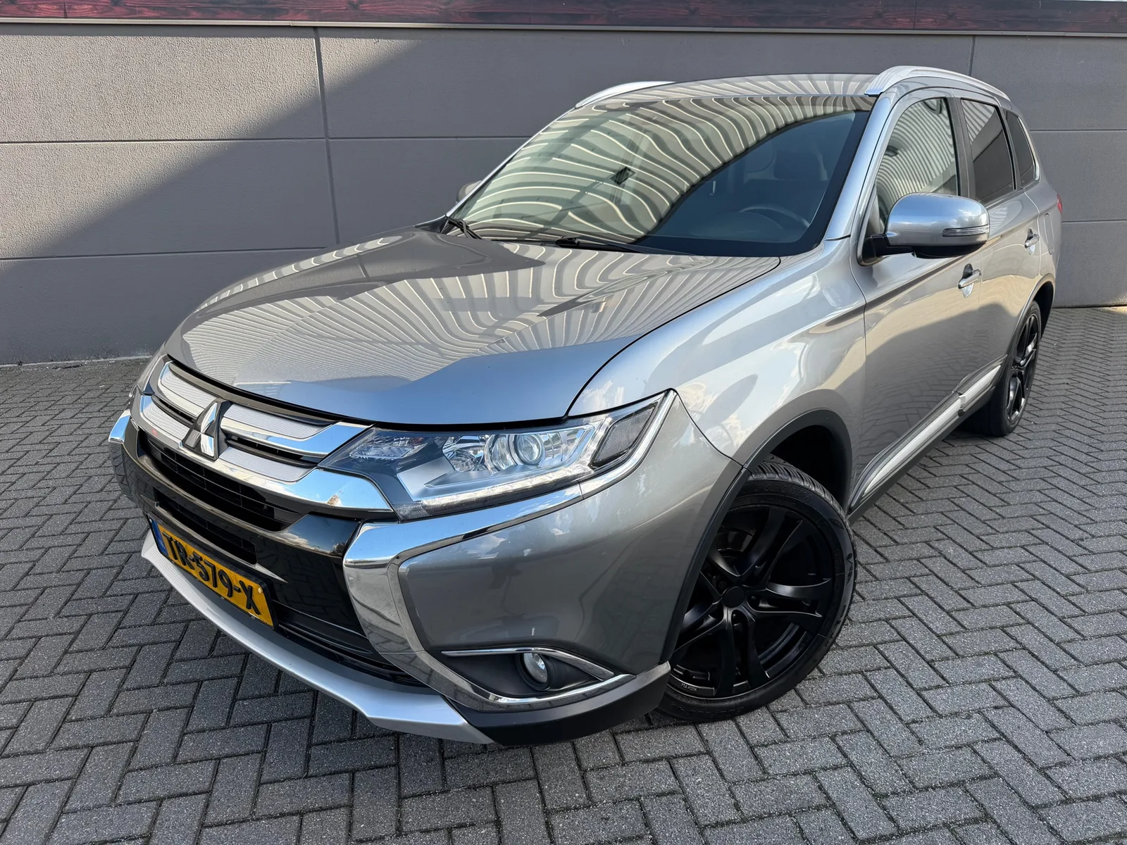 Mitsubishi Outlander (2018) — foto 1