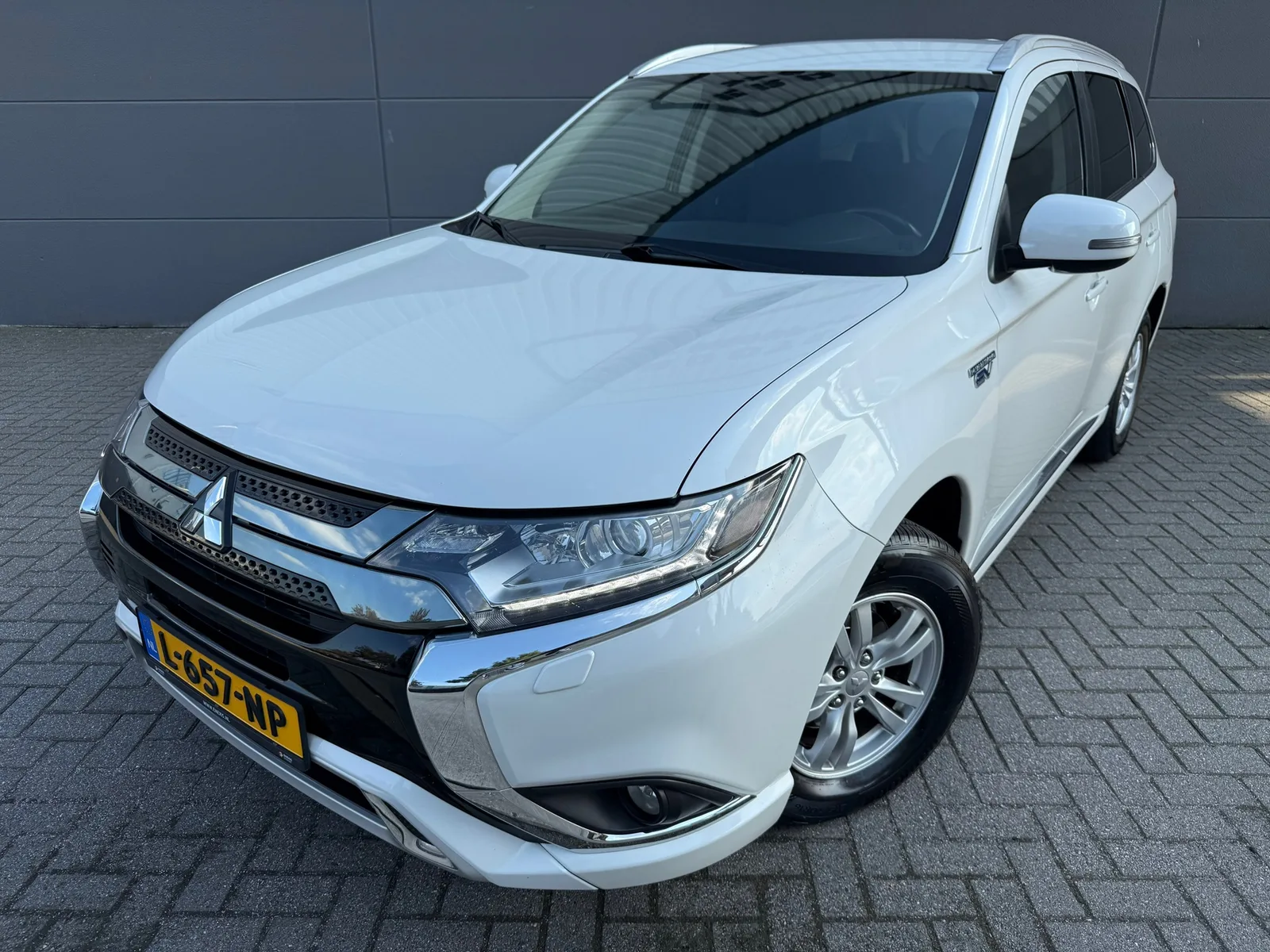 Mitsubishi Outlander (2021) — foto 1