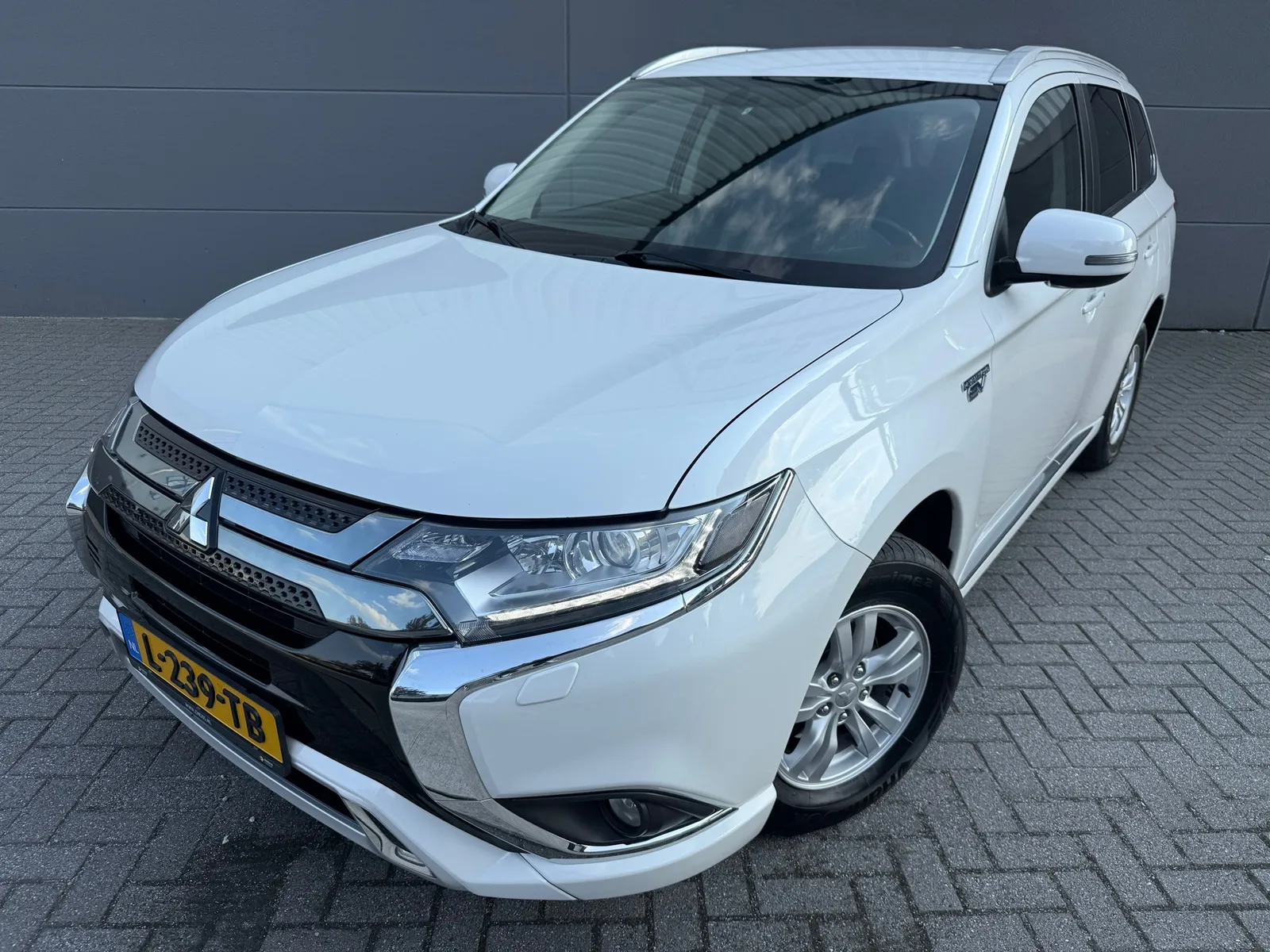Mitsubishi Outlander (2021) — foto 1