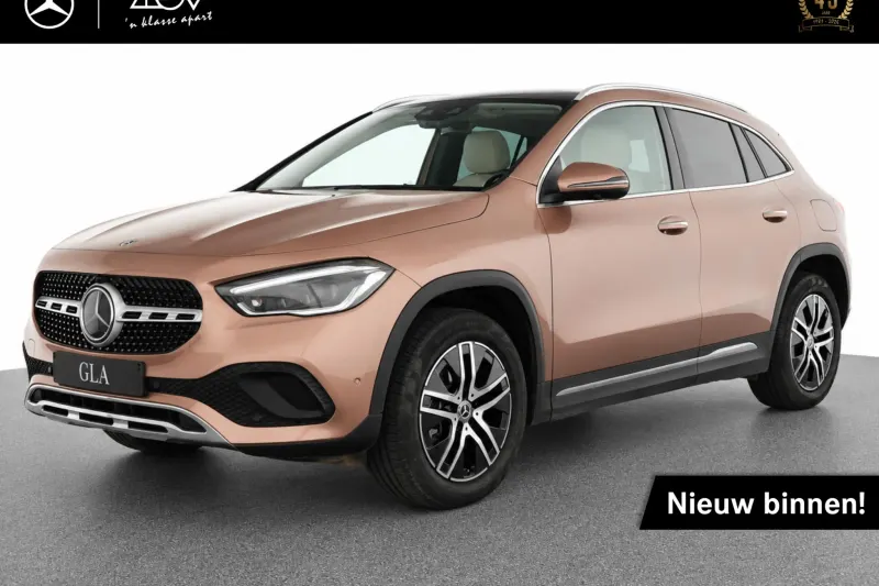 Mercedes-Benz GLA (2023)