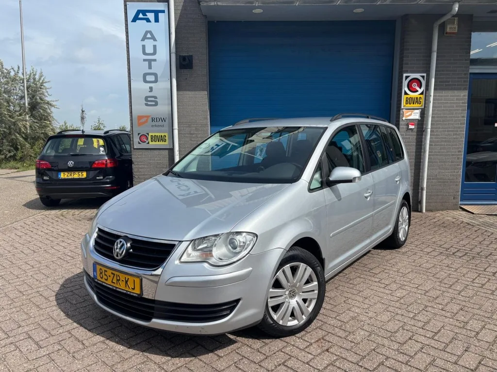 Volkswagen Touran (2008) — foto 1