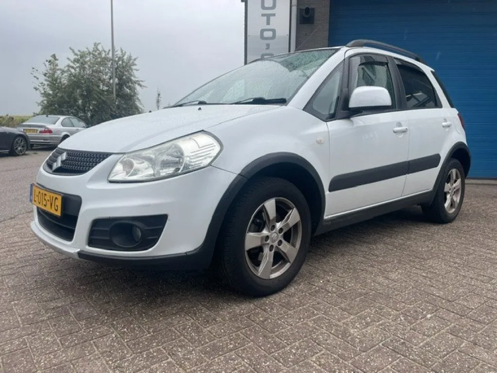 Suzuki SX4 (2012) — foto 1