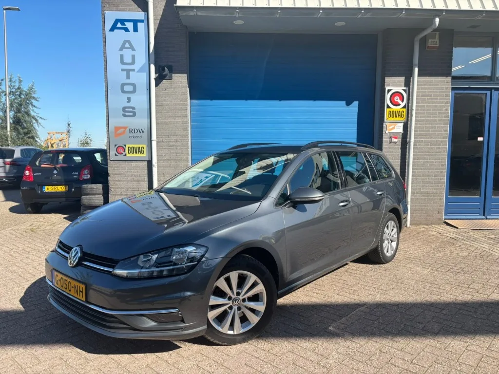 Volkswagen Golf (2019) — foto 1