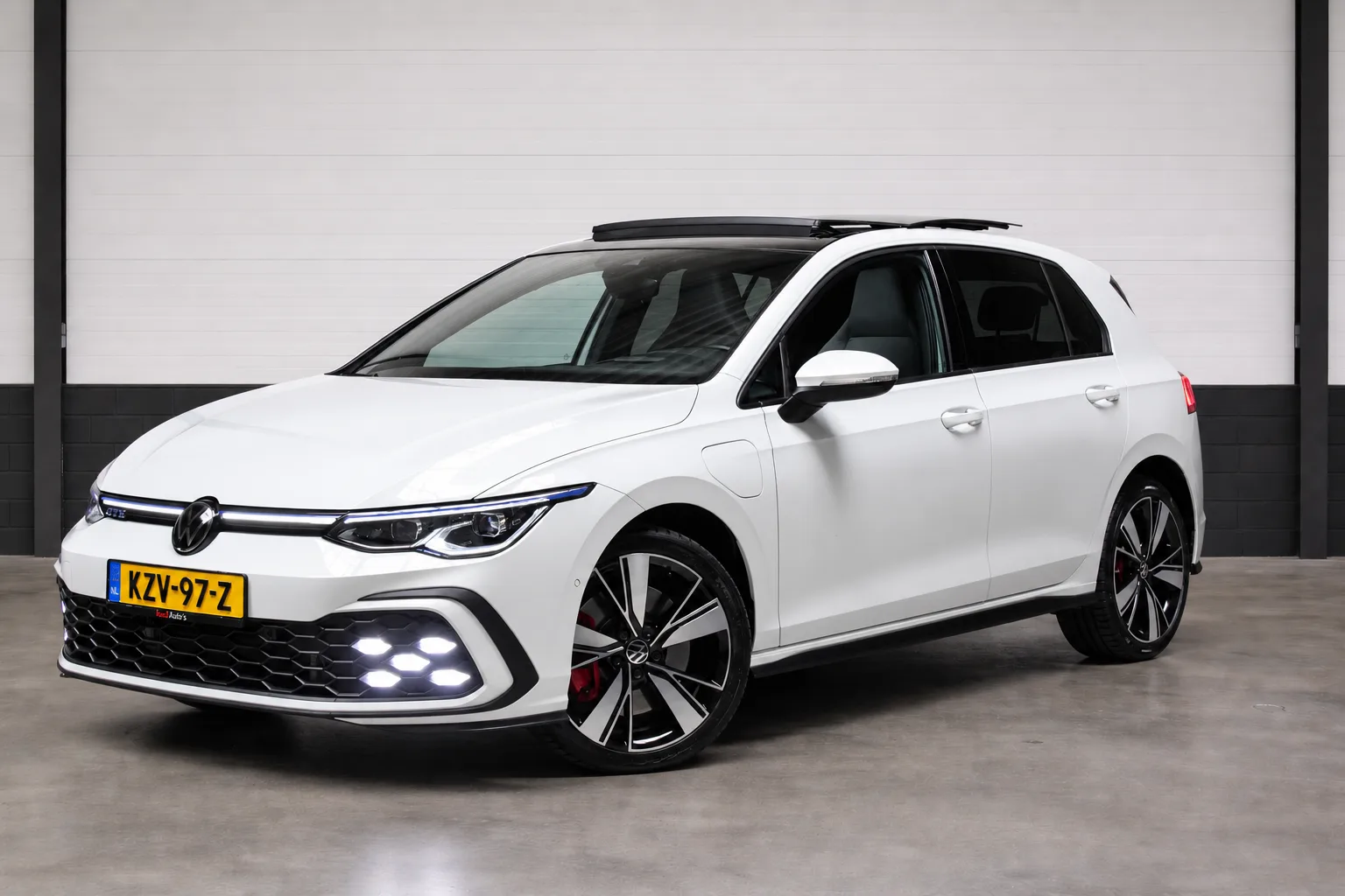 Volkswagen Golf (2022) — foto 1