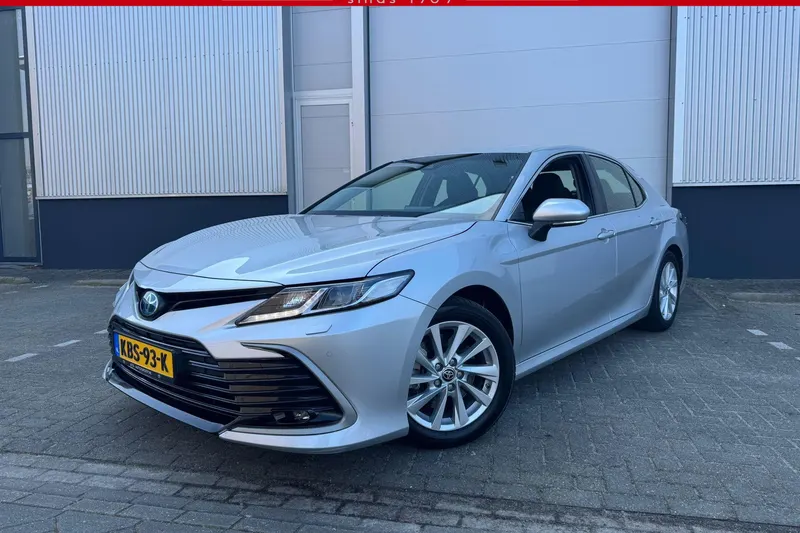 Toyota Camry (2023)