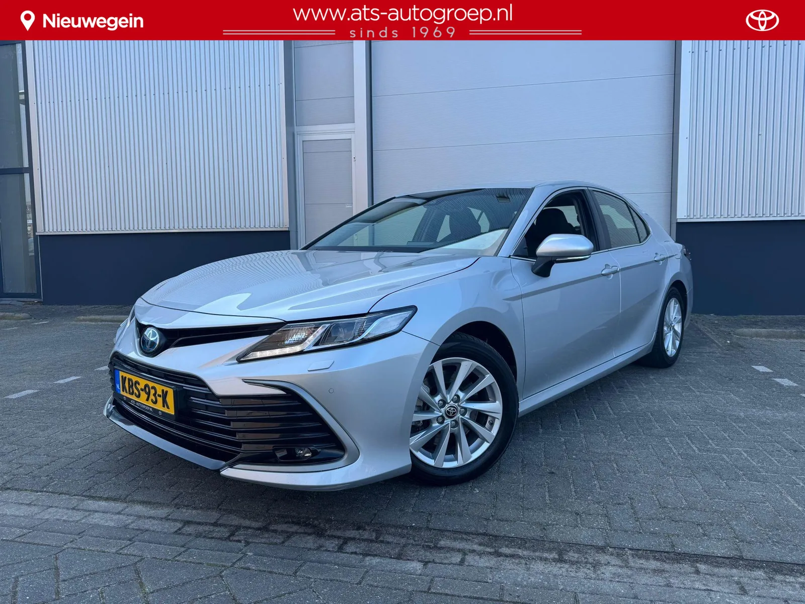 Toyota Camry (2023) — foto 1