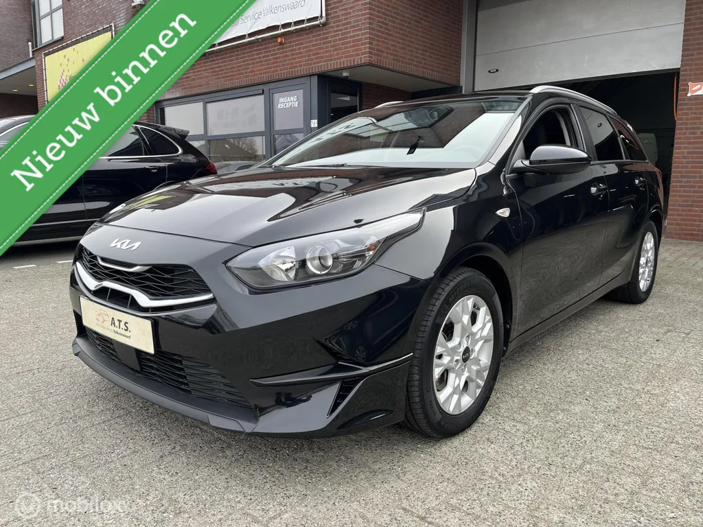 Kia Ceed (2022) — foto 1