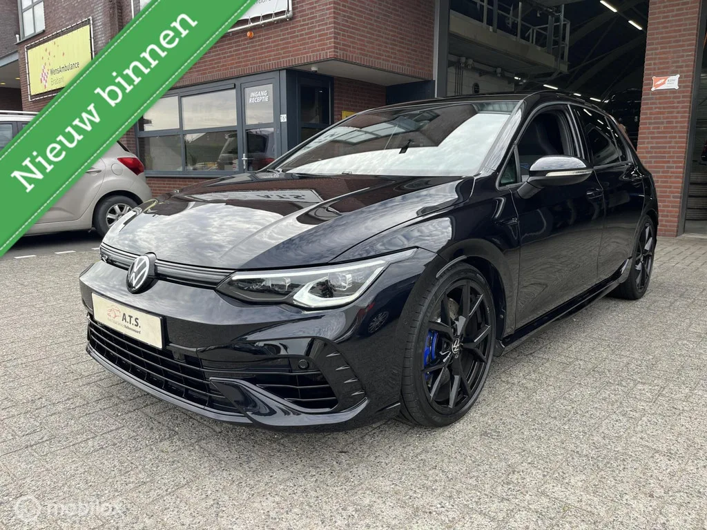 Volkswagen Golf (2023) — foto 1