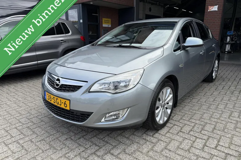 Opel Astra (2011)