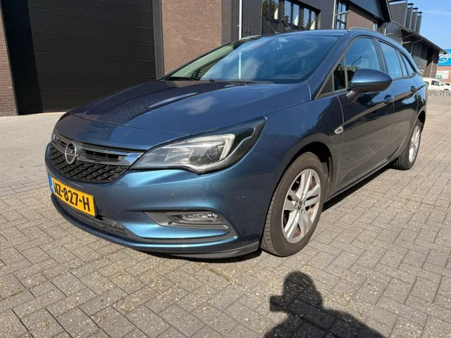 Opel Astra (2016) — foto 1