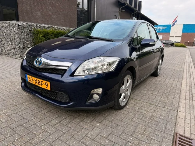 Toyota Auris (2010) — foto 1