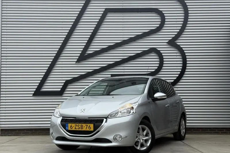 Peugeot 208 (2015)