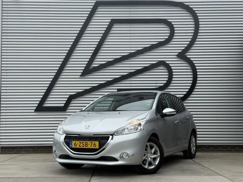 Peugeot 208 (2015) — foto 1