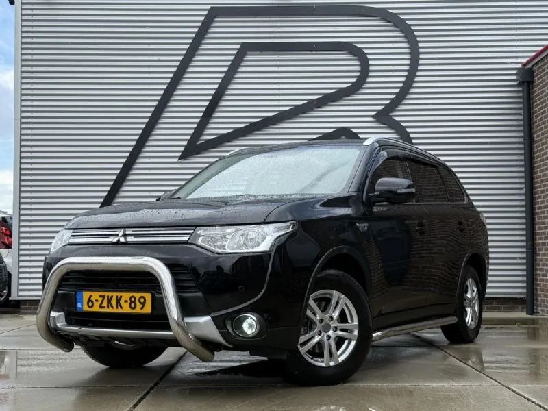 Mitsubishi Outlander (2015) — foto 1