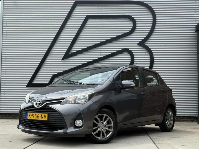 Toyota Yaris (2017) — foto 1