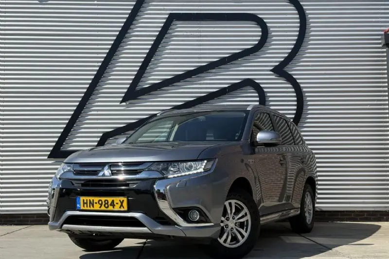 Mitsubishi Outlander (2015)