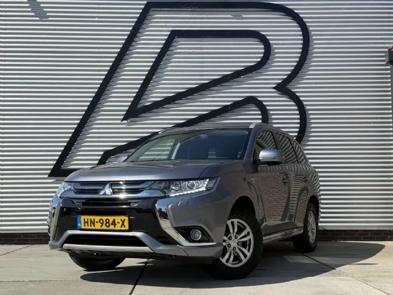 Mitsubishi Outlander (2015) — foto 1