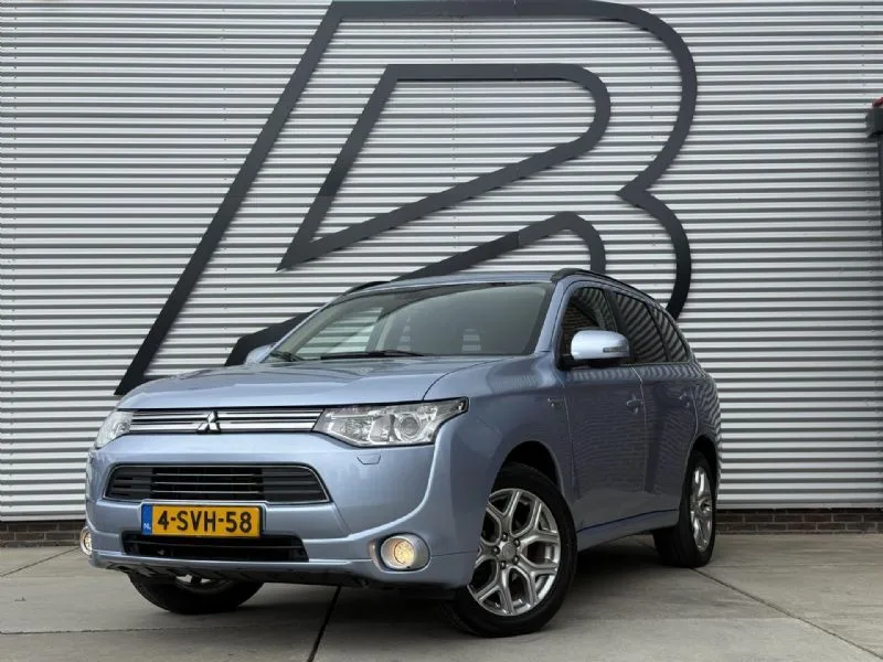Mitsubishi Outlander (2013) — foto 1