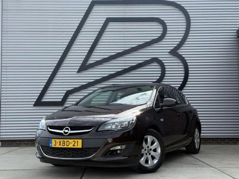 Opel Astra (2014) — foto 1