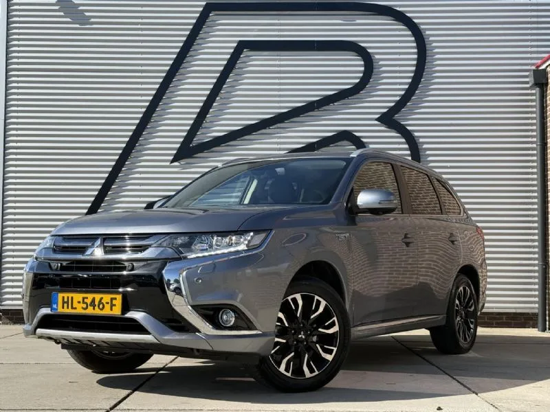 Mitsubishi Outlander (2015) — foto 1