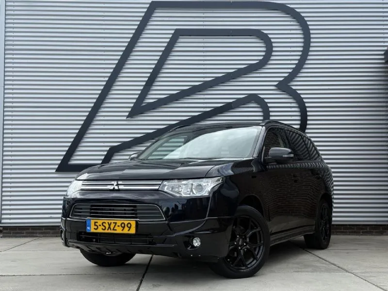 Mitsubishi Outlander (2013) — foto 1