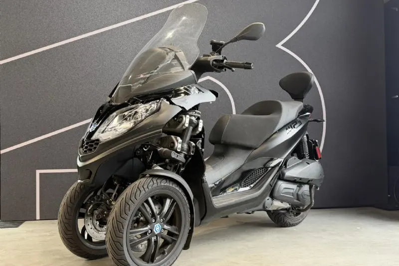 Piaggio MP3 (2023)