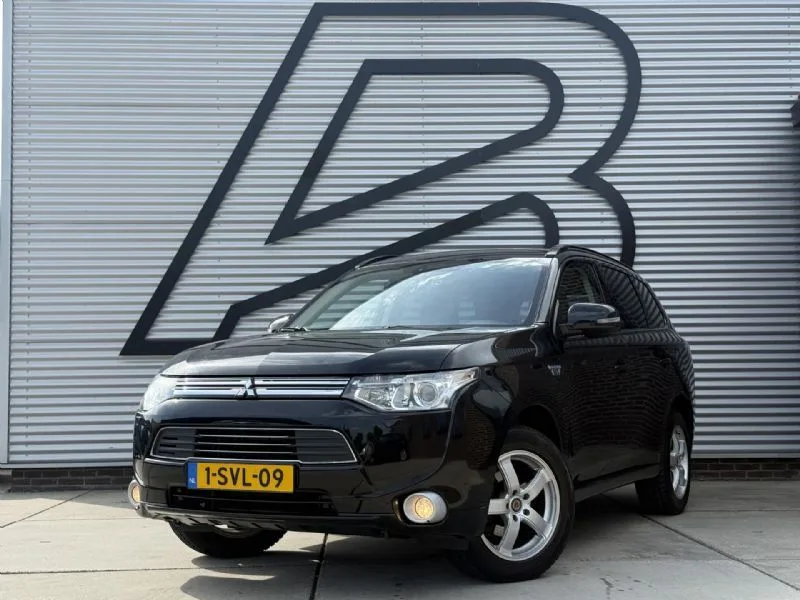 Mitsubishi Outlander (2013) — foto 1