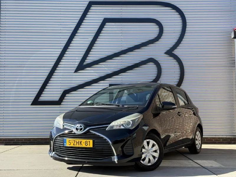 Toyota Yaris (2015) — foto 1