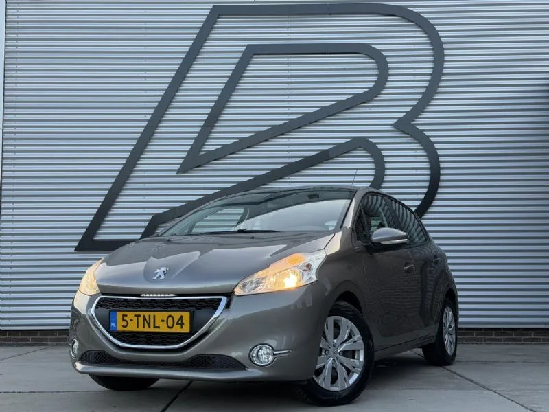 Peugeot 208 (2014) — foto 1