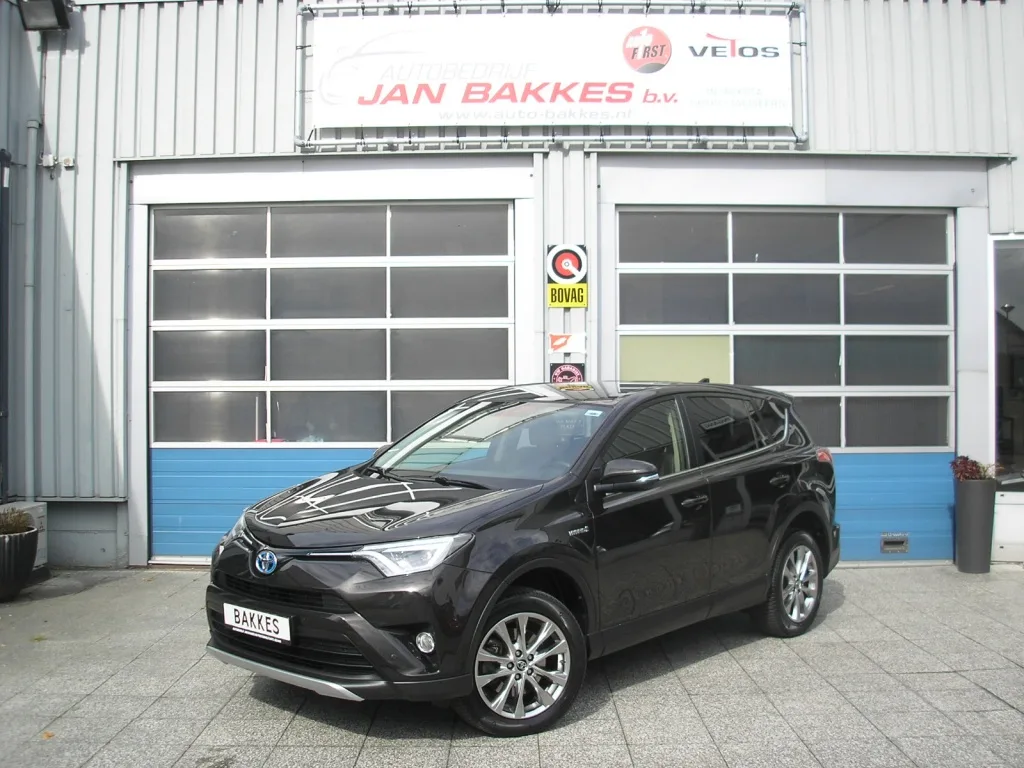 Toyota RAV4 (2016) — foto 1