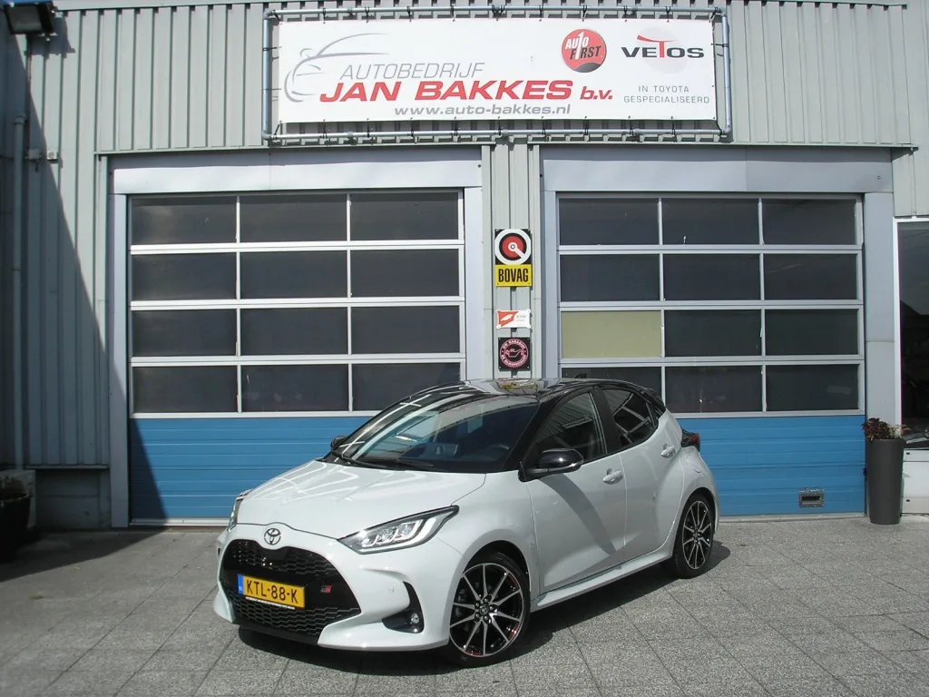 Toyota Yaris (2024) — foto 1