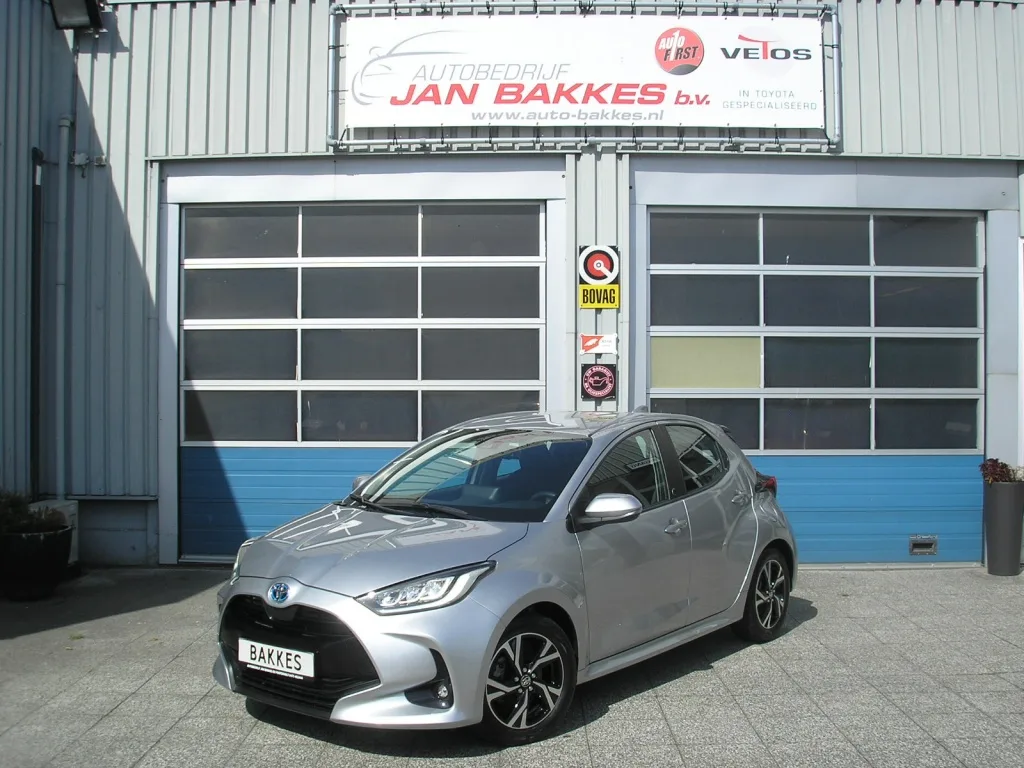 Toyota Yaris (2023) — foto 1
